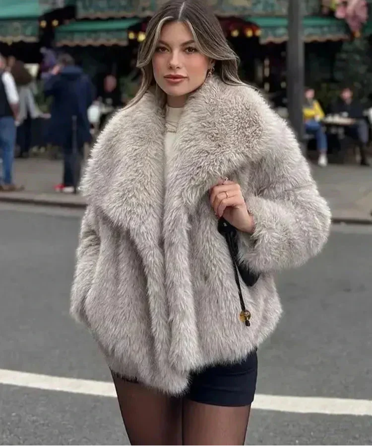 Clara | Cardigan Court en Fausse Fourrure pour un Street Style Élégant et Confortable lunnav